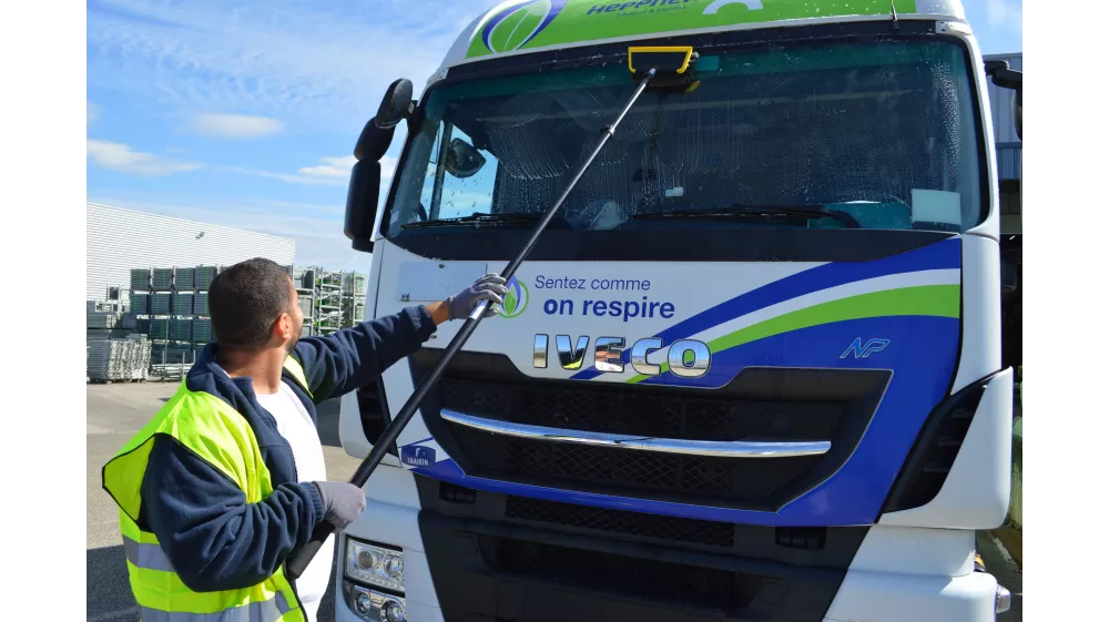 Optimisation of the cleaning of your trucks with CLEAN-STICK